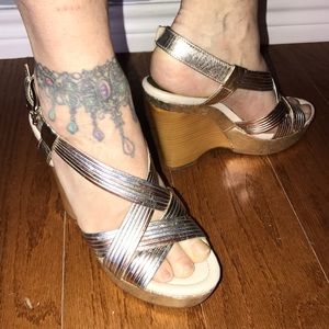 Donald Pliner metallic platform wedge sandals-8.5